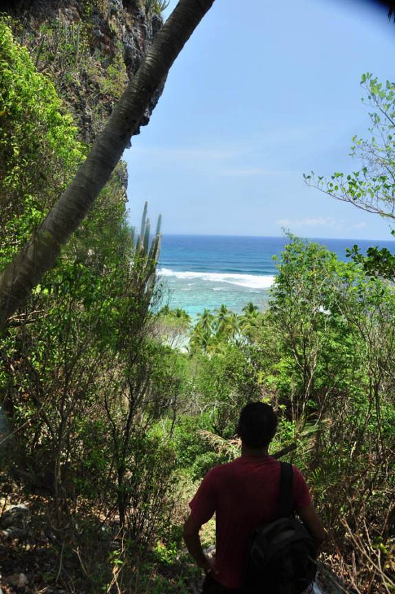 Depois de uma hora de trilha no mato, chegando à Playa Frontón, perto de La Galera, na península de Samaná, litoral norte da República Dominicana